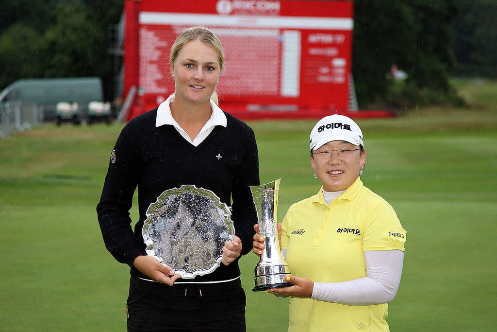 Anna Nordqvist (l) holds the Smyth Salver while Jiyai Shin holds the Women's British Open trophy at Sunningdale in 2008.